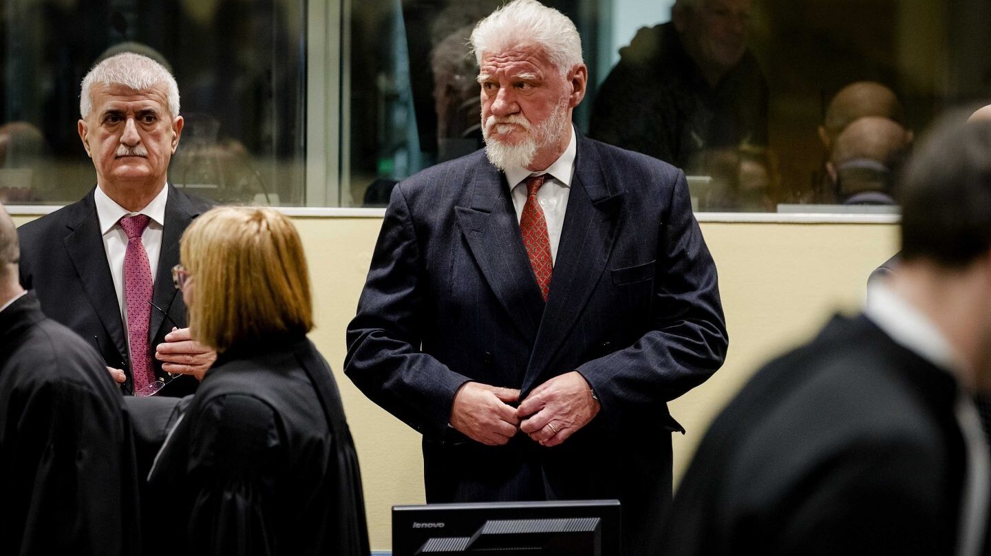 Slobodan Praljak, antes de suicidarse durante la vista de apelación de su juicio en La Haya.