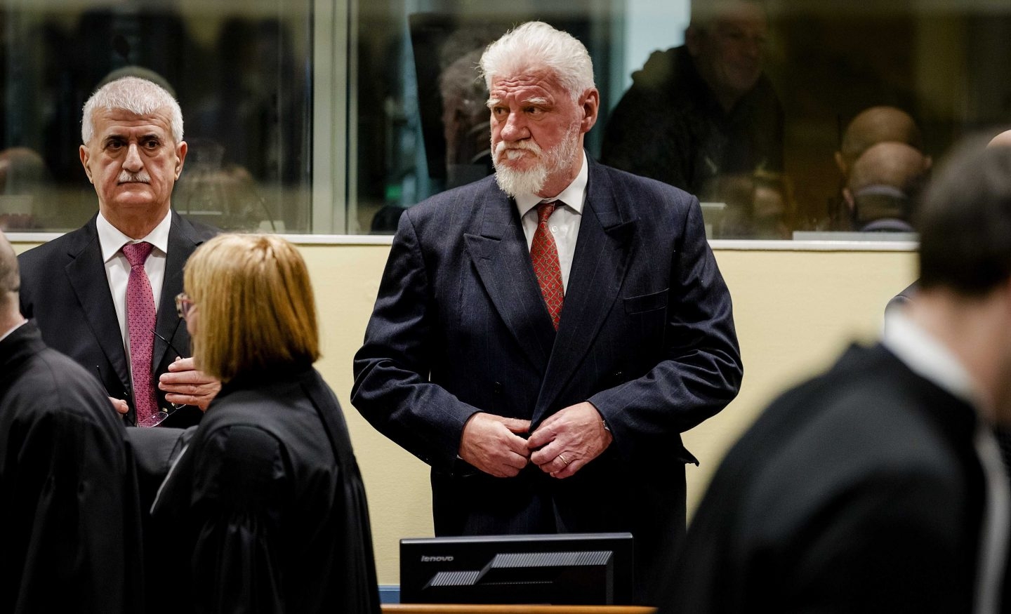 Slobodan Praljak, antes de suicidarse durante la vista de apelación de su juicio en La Haya.