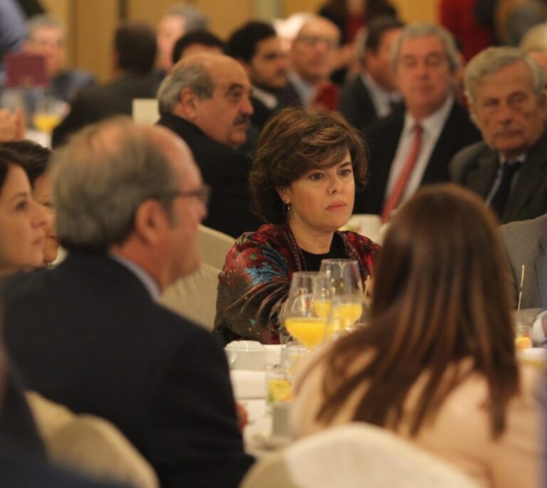 Sáenz de Santamaría matiza al ser preguntada: "Ex presidente Puigdemont"