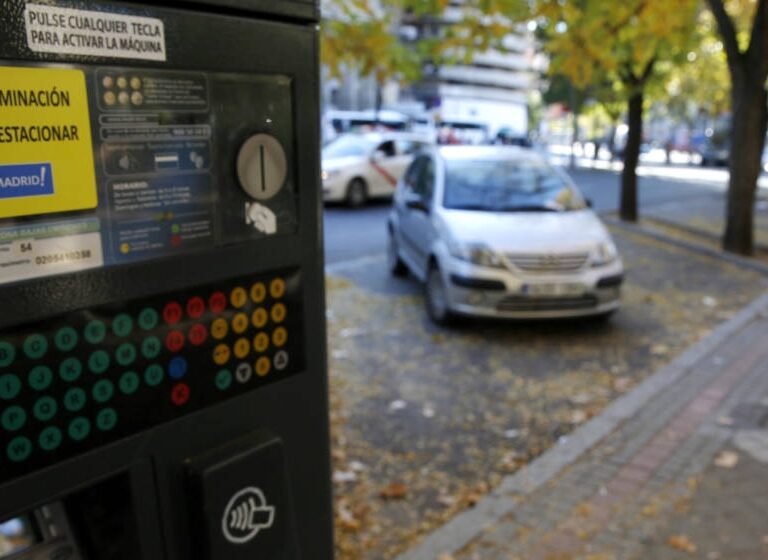 El Ayuntamiento prohíbe aparcar este sábado en el centro de Madrid