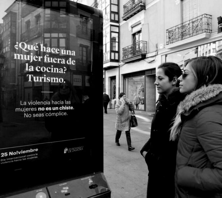 Un hombre asesina a su mujer con arma blanca y trata de quitarse la vida en Alicante