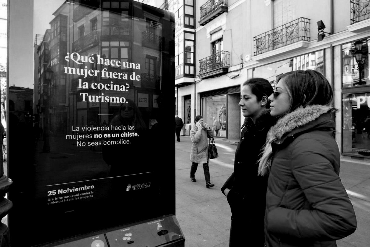 Un hombre asesina a su mujer con arma blanca y trata de quitarse la vida en Alicante