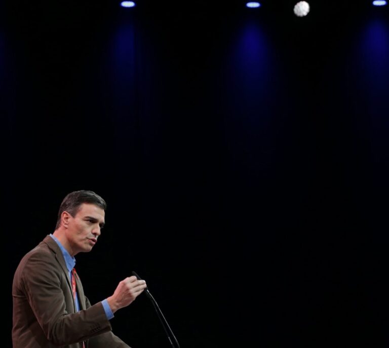 Pedro Sánchez lleva al Congreso la exhumación de los restos de Franco
