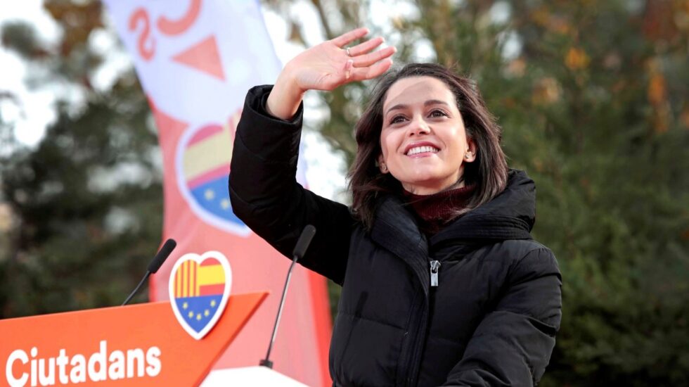 Inés Arrimadas, durante un mítin de campaña.