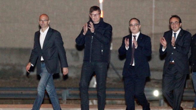 Los exconsellers de la Generalitat Raül Romeva, Carles Mundó, Jordi Turull, y Josep Rull, a su salida de la prisión de Estremera (Madrid).