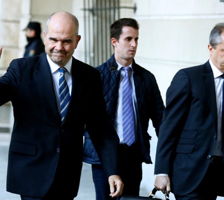 Ferraz muestra su apoyo a los ex presidentes andaluces al inicio del juicio por el caso ERE