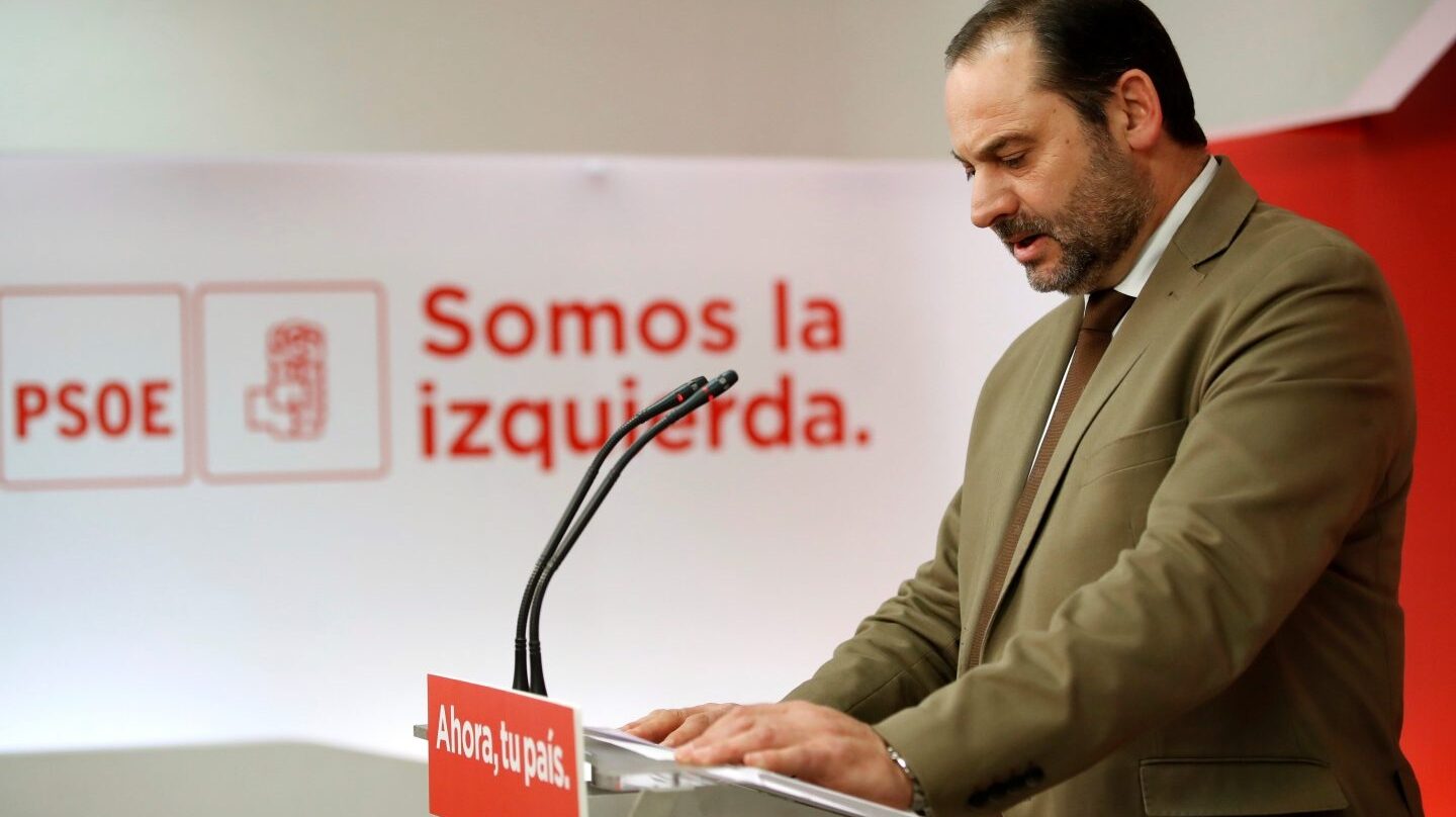 El secretario de Organización del PSOE, José Luis Ábalos, en una rueda de prensa en Ferraz.