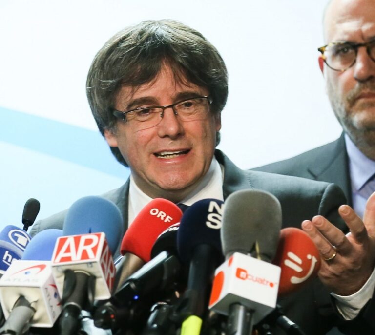 El abogado de Puigdemont no descarta ahora su investidura presencial