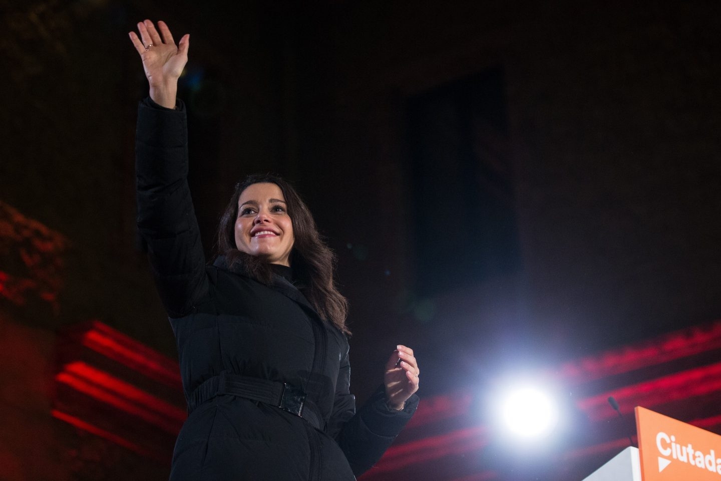 La cabeza de lista de Ciudadanos Inés Arrimadas, durante el acto final de Campaña en la Plaza de Mayor de Nou Barris de Barcelona, con la presencia del presidente de Ciudadanos Albert RiverA.