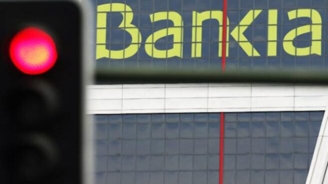Bankia cae en bolsa tras la venta de un 7% del capital en manos del Estado.