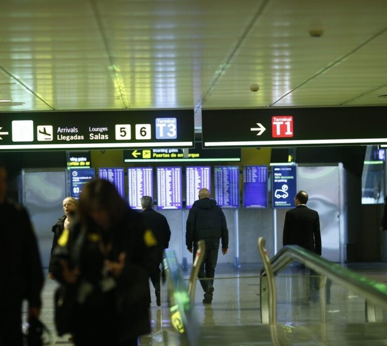 Un juzgado paraliza la huelga parcial de vigilantes de seguridad de Barajas