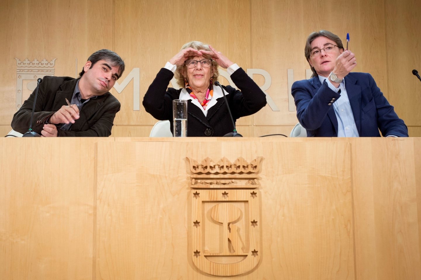 Carmena, entre García Castaño e Higueras, en el Ayuntamiento.