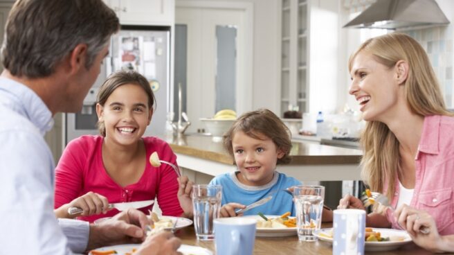 Comer en familia hace que los niños se encuentren mejor El hallazgo forma parte de una investigación de la Universidad de Montreal (Canadá).