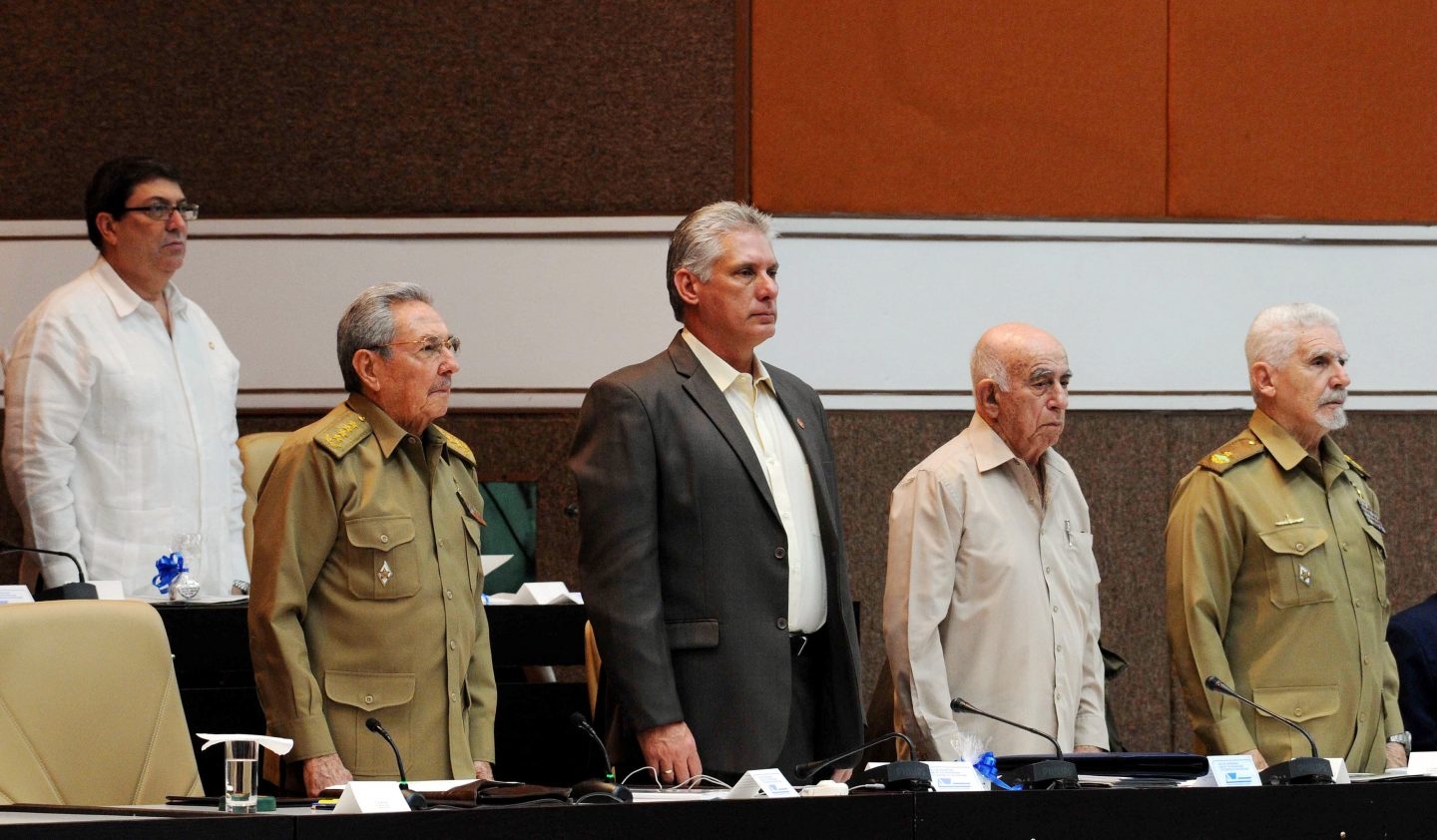 El presidente de Cuba, Raúl Castro, segundo por la izda. en la Asamblea Nacional del Poder Popular.