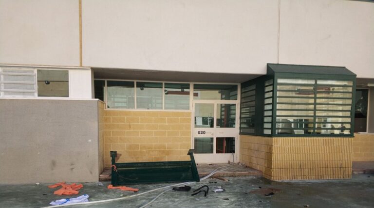 Cárcel de Archidona Desperfectos en el patio del centro penitenciario de Archidona (Málaga), utilizado como 'CIE' provisional a finales de año.
