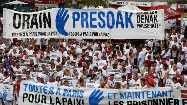 ETA y su entorno 'convencen' a París por sus presos