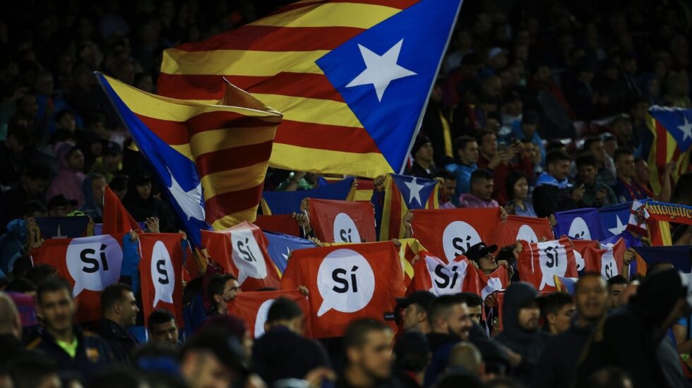 Estelada en el Camp Nou, durante el Barcelona-Olympiakos de Champions League.