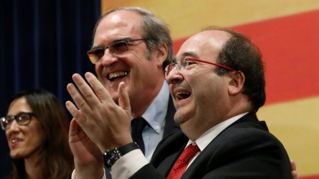 Miquel Iceta, junto a Ángel Gabilondo en un mitin en Badalona.