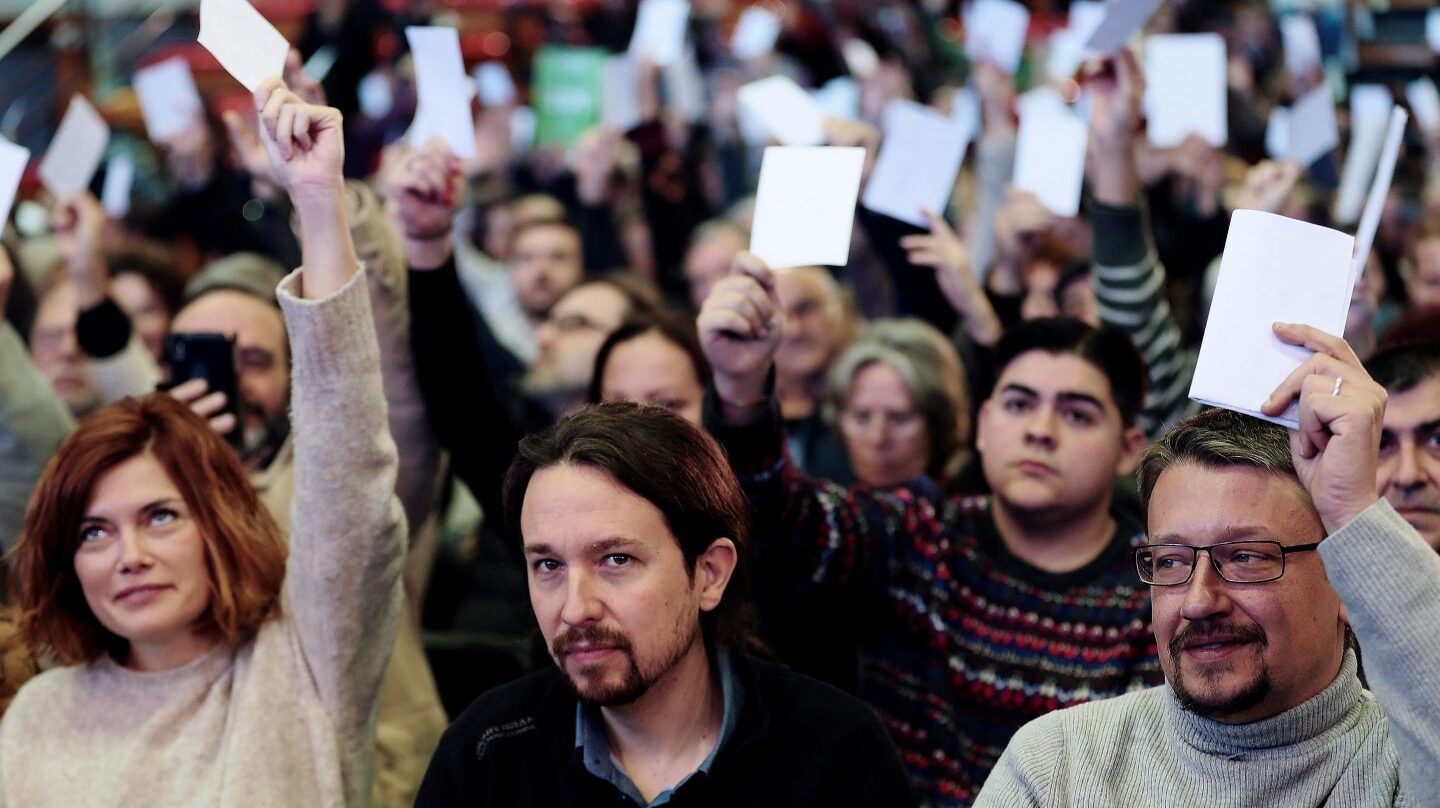 Pablo Iglesias, junto a Xavier Domènech y Elisenda Alamany, en Sant Adriá.