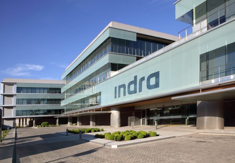 Indra anuncia un ERTE para parte de la plantilla y una rebaja del sueldo para el resto