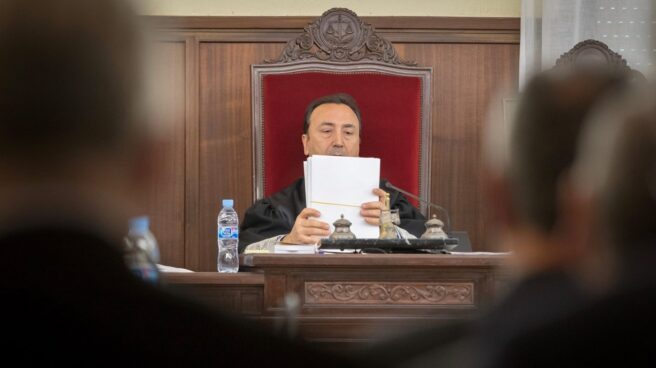Juicio ERE: el magistrado presidente del tribunal, Juan Antonio de la Calle. El presidente del tribunal que juzgó el 'caso ERE', Juan Antonio Calle, en una de las sesiones.
