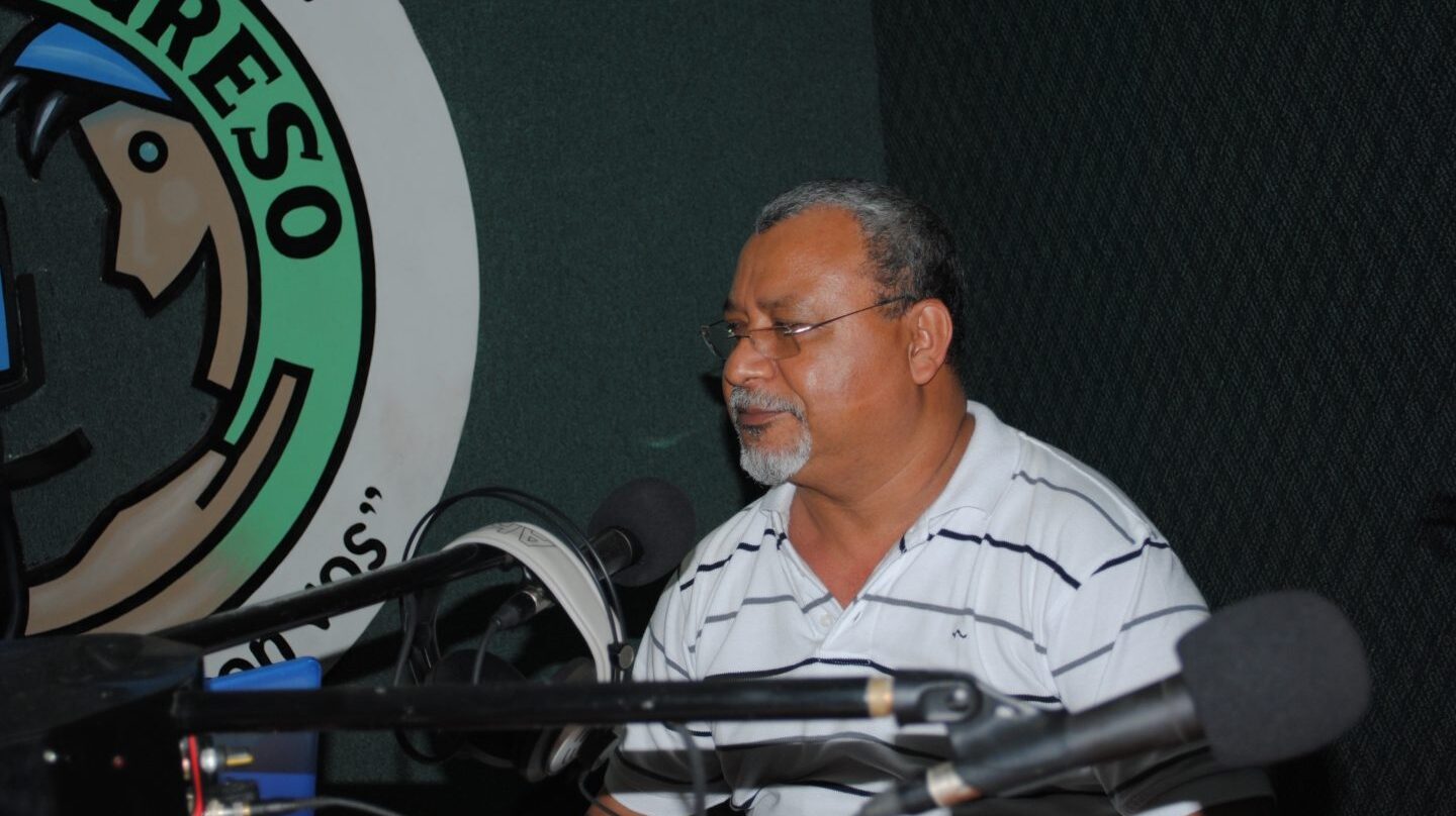 El padre Melo es el director de Radio Progreso en Honduras.