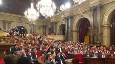 Los funcionarios catalanes se rebelan contra la parálisis y piden que alguien gobierne