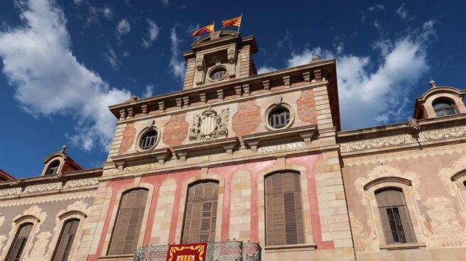 Parlament Puigdemont empata con ERC y ambos formarían mayoría absoluta.