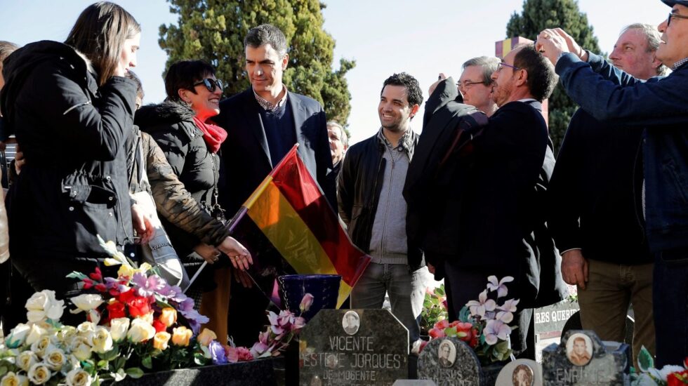 Pedro Sánchez, en el cementerio de Paterna (Valencia).