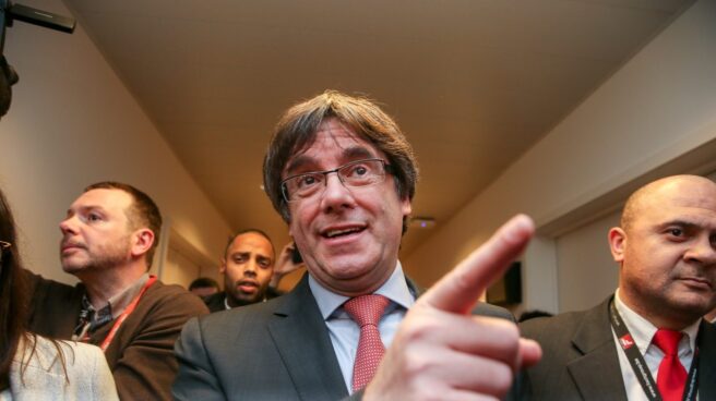 Puigdemont Bruselas El expresidente de la Generalitat y candidato de Junts per Catalunya, Carles Puigdemont, llega al centro de Convenciones de Bruselas para seguir los resultados de las elecciones regionales catalanas, en la capital belga, hoy, 21 de diciembre de 2017