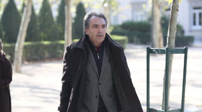 El juez reprocha a Santiago Espot que responda en catalán en el juicio por la pitada al himno