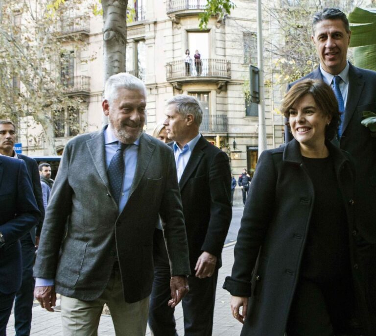 Santamaría promete un plan del Gobierno para relanzar la "marca Barcelona"