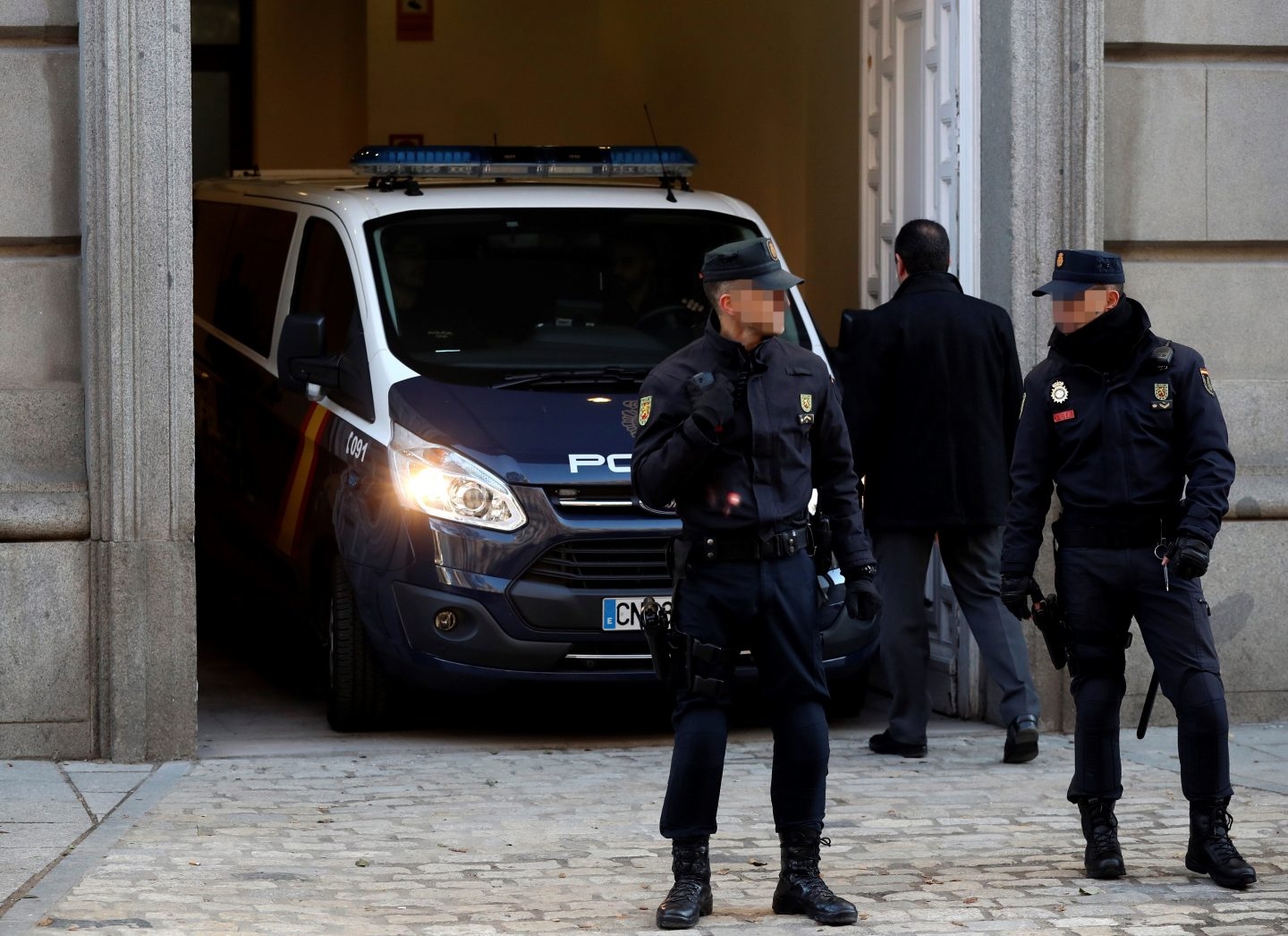 Un furgón policial accede al Tribunal Supremo.