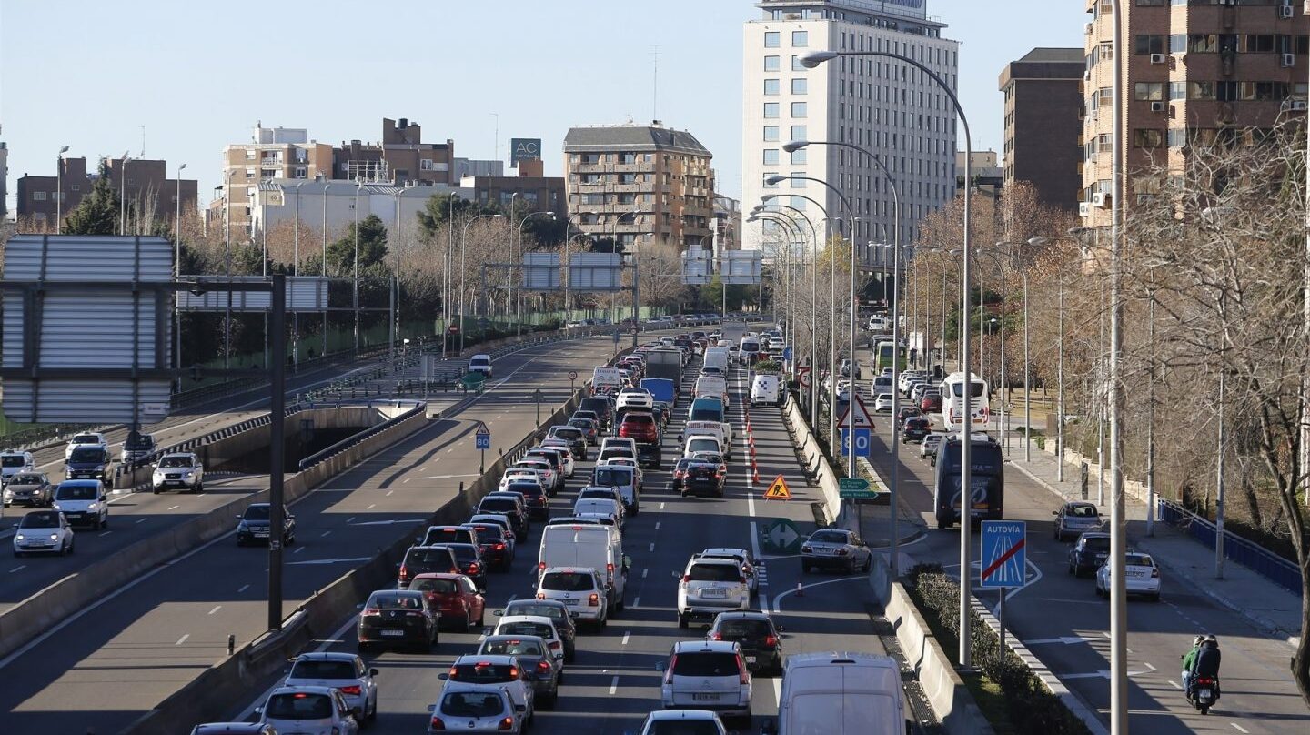 Madrid mantiene la reducción de velocidad pero se podrá aparcar en el centro de la ciudad