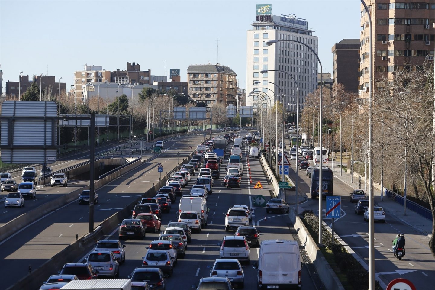 Madrid mantiene la reducción de velocidad pero se podrá aparcar en el centro de la ciudad