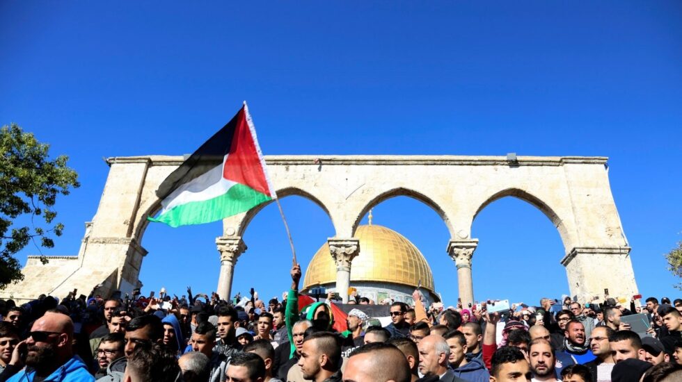 Concentración de palestinos cerca de la mezquita de Al Aqsa, en Jerusalén, contra Trump.