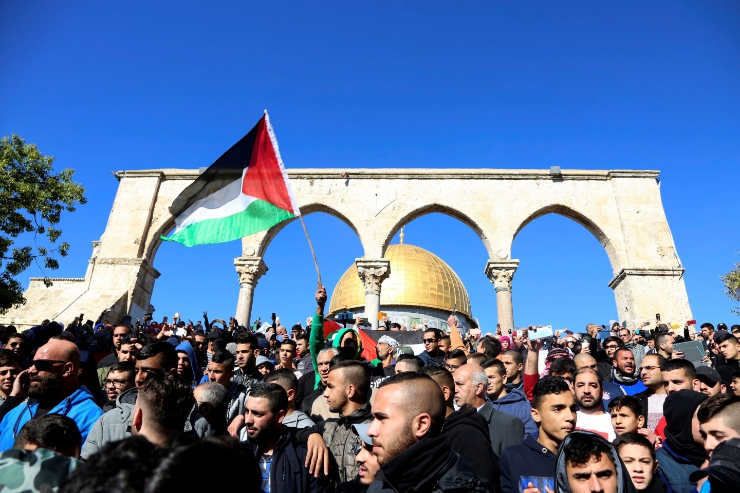 Concentración de palestinos cerca de la mezquita de Al Aqsa, en Jerusalén, contra Trump.