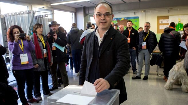 El ex conseller Jordi Turull vota en Parets del Vallés.