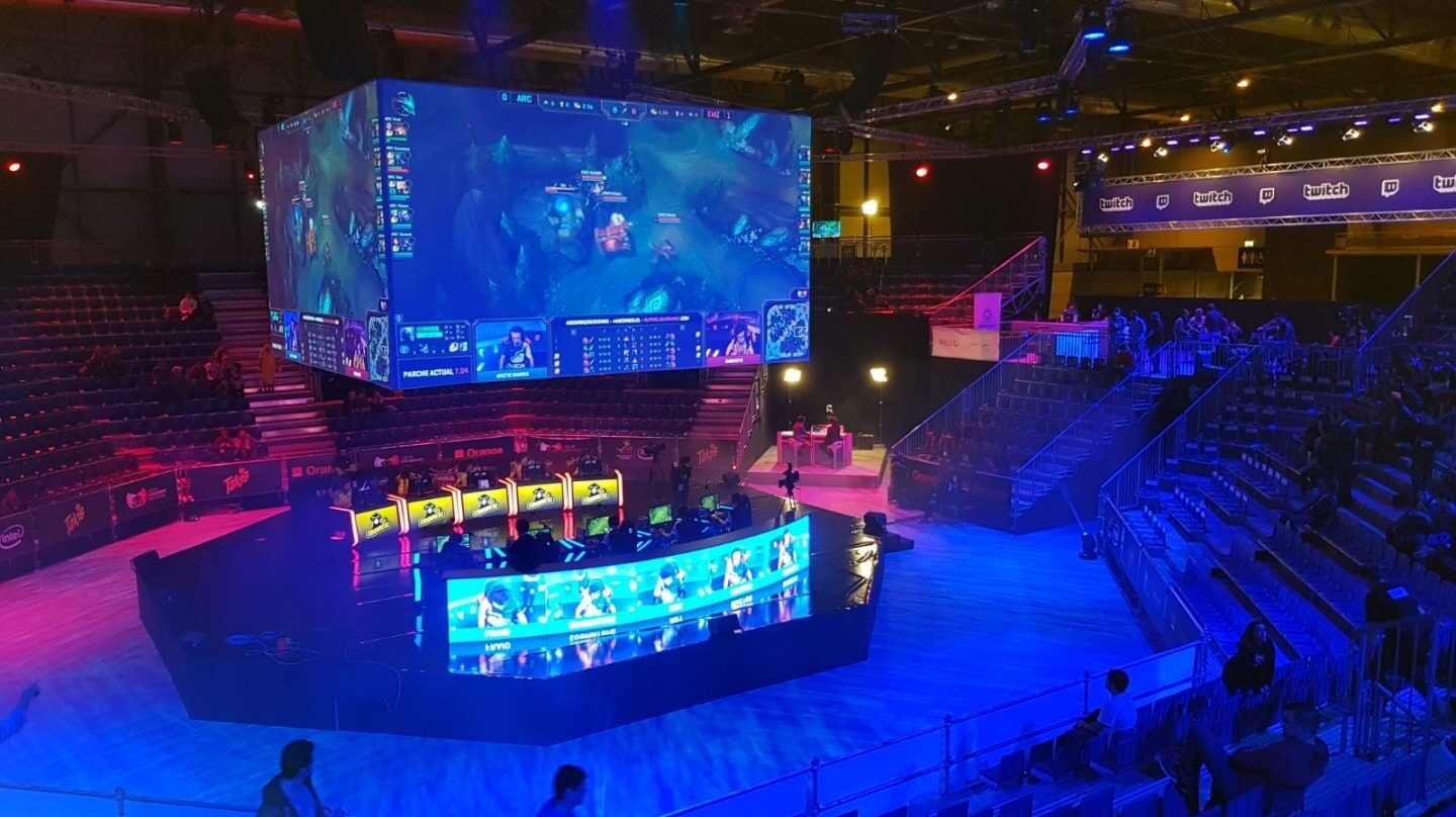 Estadio de LoL con capacidad para 5.000 personas.