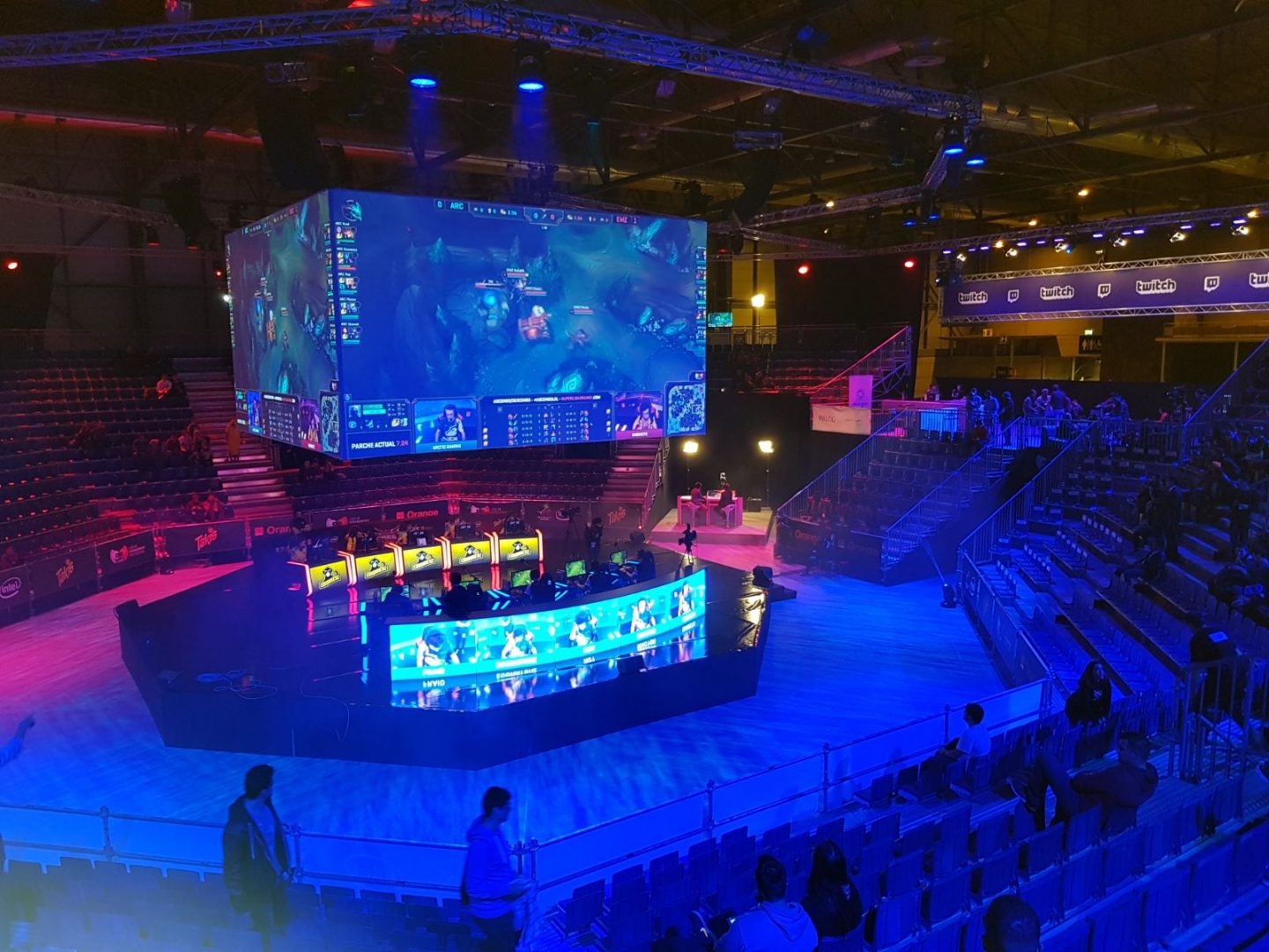 Estadio de LoL con capacidad para 5.000 personas.