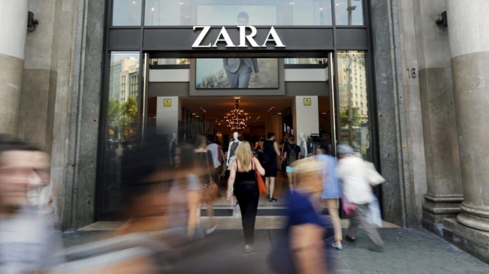 Inditex registra su mayor subida en bolsa en un año y se distancia de Santander.