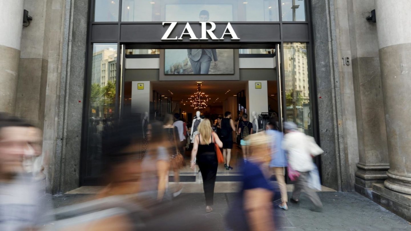 Inditex registra su mayor subida en bolsa en un año y se distancia de Santander.