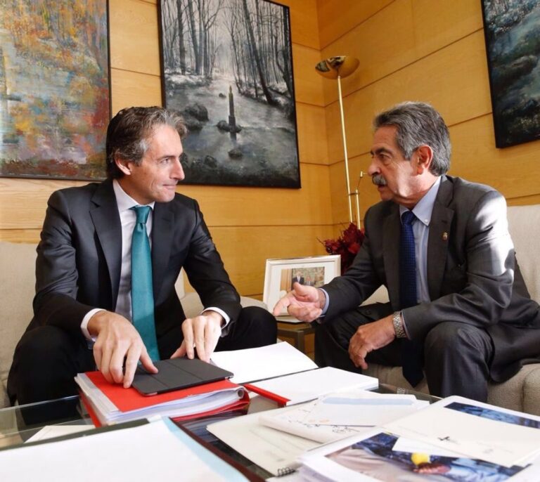 Lluvia de millones de Fomento al tren y las carreteras de Cantabria, la región del ministro