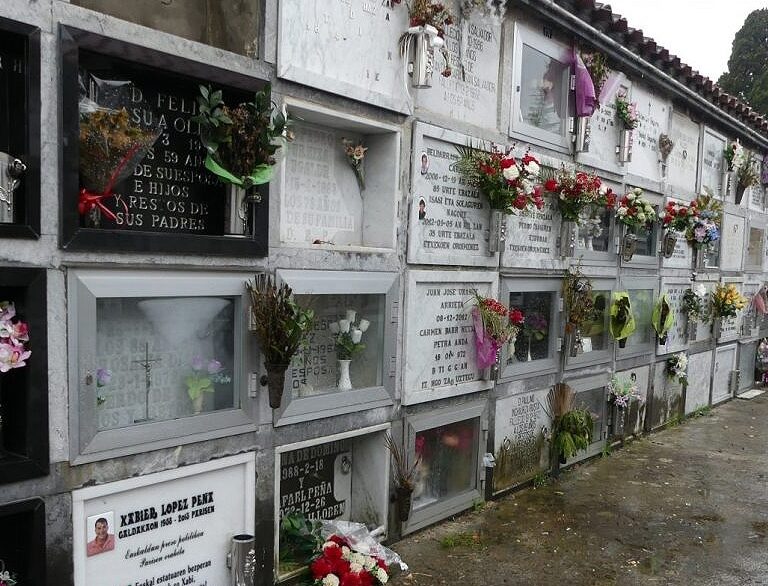 Galdácano, el pueblo en el que ETA y sus víctimas comparten cementerio
