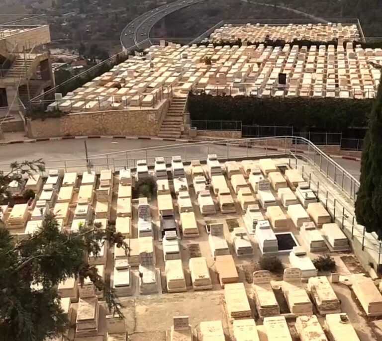 Jerusalén construye catacumbas para sus muertos ante la falta de espacio