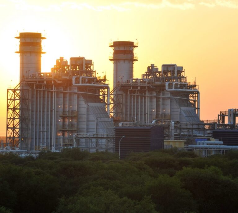 Las eléctricas llevarán a los tribunales a la CNMC si les multa por manipular los precios