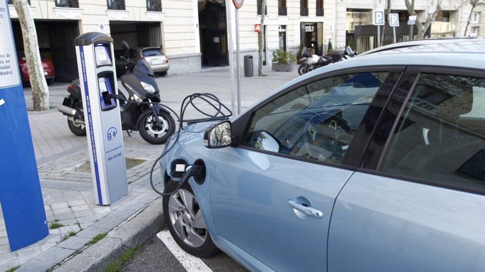 El coche eléctrico necesita un plan, según Aedive