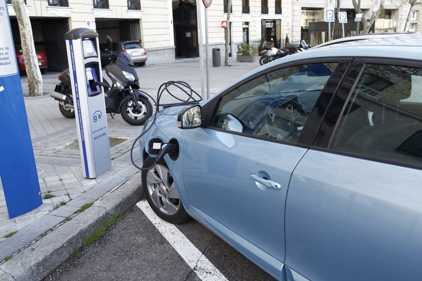 El coche eléctrico necesita un plan, según Aedive