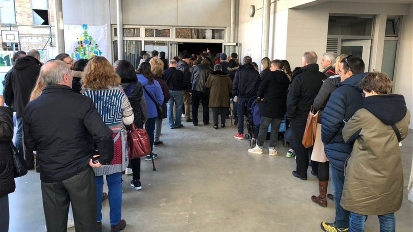 Colas para votar en las elecciones catalanas del 21-D.