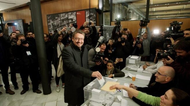 El cabeza de lista de Catalunya en Comú Podem, Xavier Domènech, vota en Barcelona
